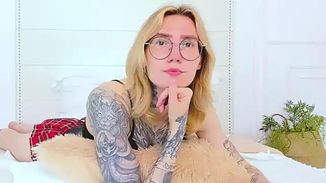 MishaMoss from StripChat is Freechat