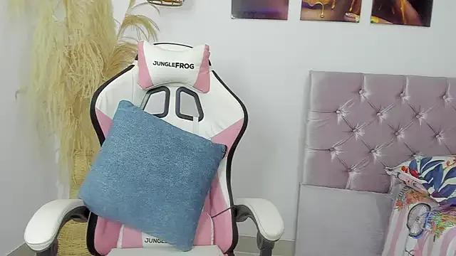 Try our streaming cams variety and talk on a personal level with our adorable girls streamers, showing off their bountiful shapes and dildos.