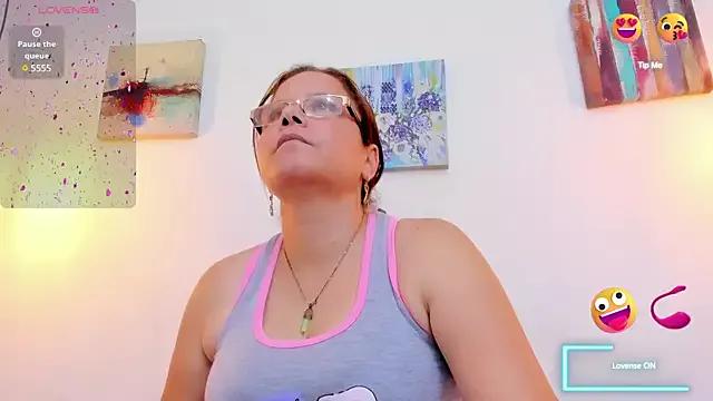 misnaomi from StripChat is Freechat