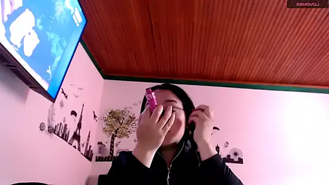 MisNicol from StripChat is Freechat