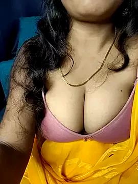 Miss-oly from StripChat is Freechat