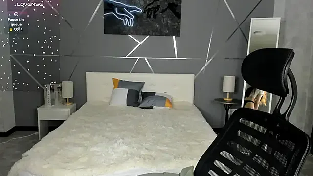 miss__evelyne from StripChat is Freechat