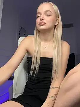 Miss_blondiee from StripChat