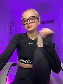 Miss_blondiee from StripChat