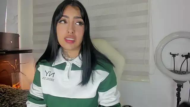 misscheelsee from StripChat is Freechat