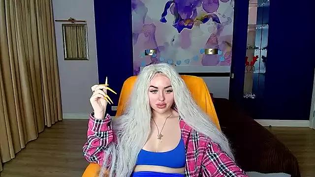 MissisCaty from StripChat