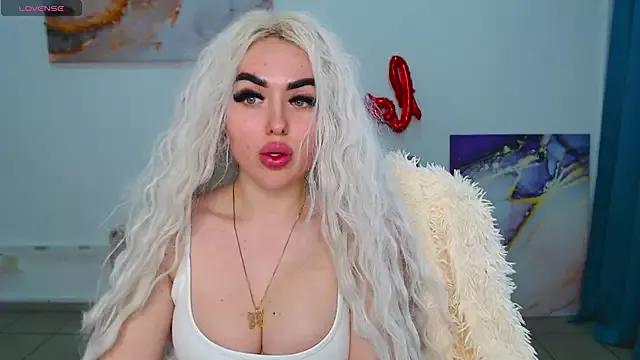 MissisCaty from StripChat