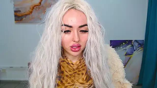 MissisCaty from StripChat