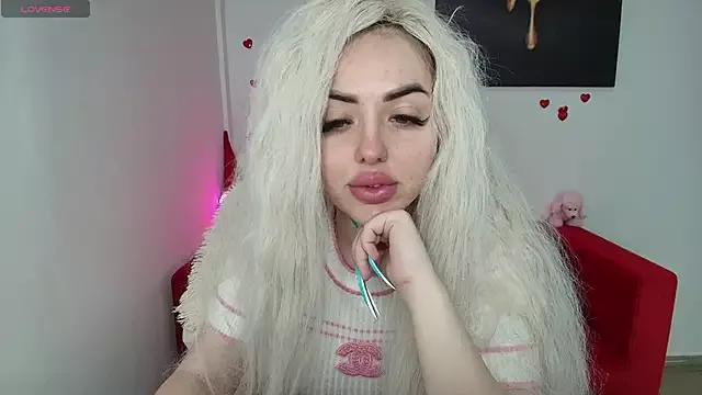 MissisCaty from StripChat