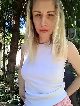 MissisMilk from StripChat