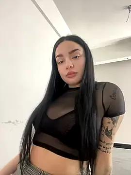 Misslilcurvyy from StripChat is Freechat