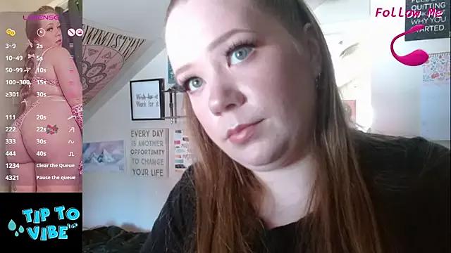 MissLolaLuxxx from StripChat is Freechat
