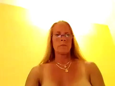 MISSLOTUS75 from StripChat