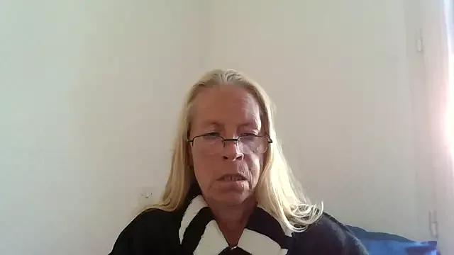 MISSLOTUS75 from StripChat