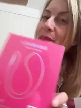 MissMolly_4U from StripChat is Freechat