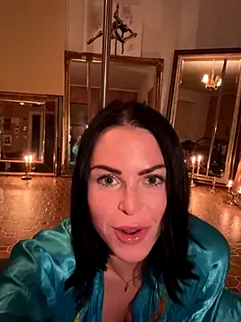 missninasparkle on StripChat 