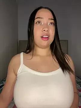 MissPerlaa from StripChat
