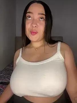 MissPerlaa from StripChat