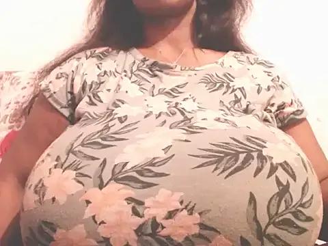 MissTits from StripChat