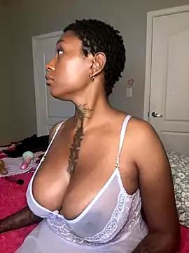 MistiSavannah from StripChat is Freechat