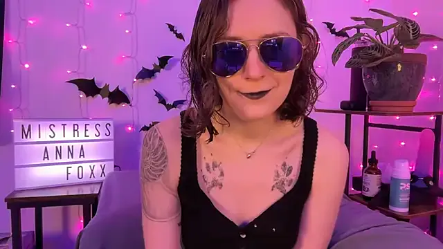 mistressannafoxx from StripChat is Freechat