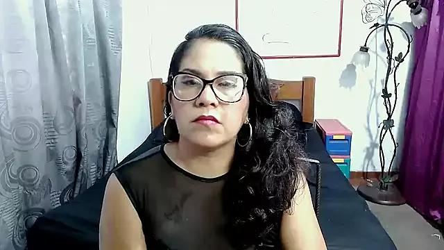Mistresskloe01 from StripChat is Freechat