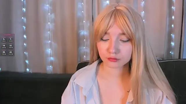 MistyFever from StripChat is Freechat