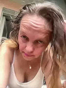 MIUNELLY from StripChat is Freechat