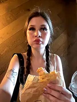 mmelicious from StripChat is Freechat