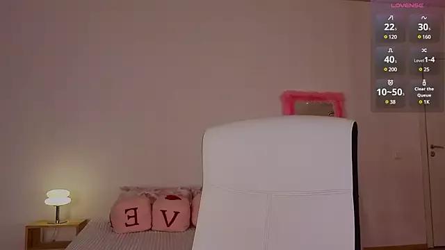 mo11y_kitten from StripChat