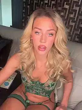 Mollie_Temptations from StripChat is Freechat
