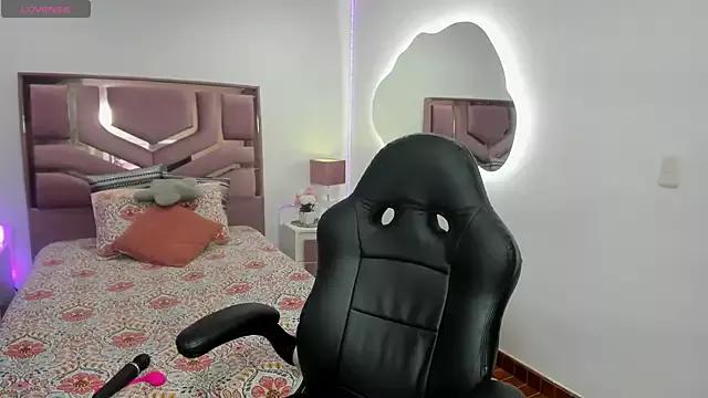 Try our streaming cams variety and talk on a personal level with our adorable girls streamers, showing off their bountiful shapes and dildos.