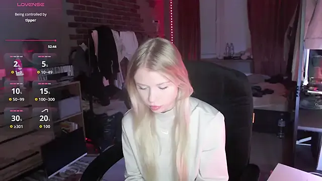 Mollydollka from StripChat