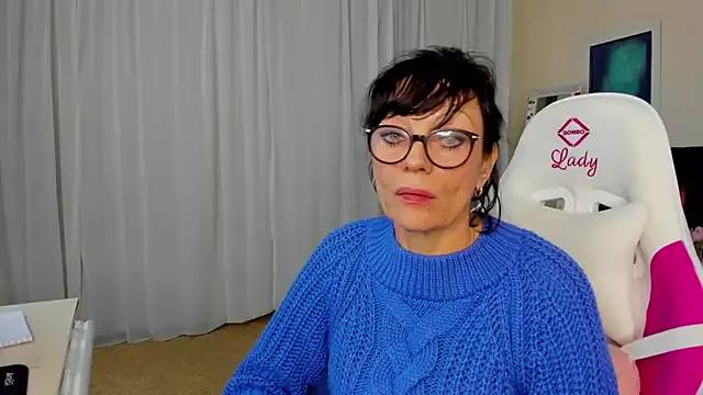 mollyflowss from StripChat is Freechat