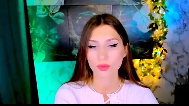 Mollyinyourmind from StripChat is Freechat