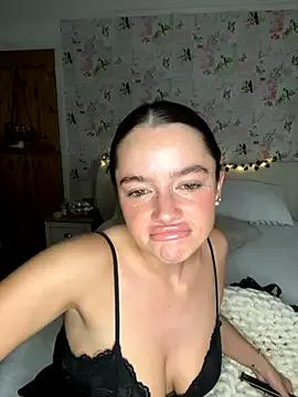 Mollyloverxo from StripChat