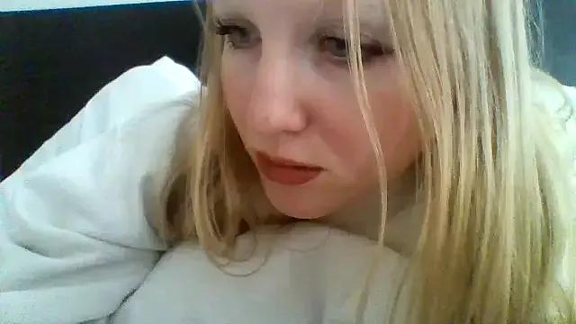 MollyRosa from StripChat