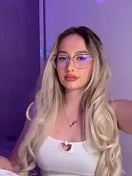 mollyxxx from StripChat is Freechat