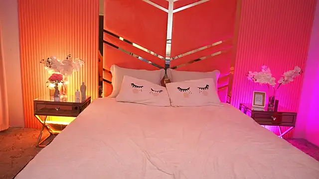 Try our streaming cams variety and talk on a personal level with our adorable girls streamers, showing off their bountiful shapes and dildos.