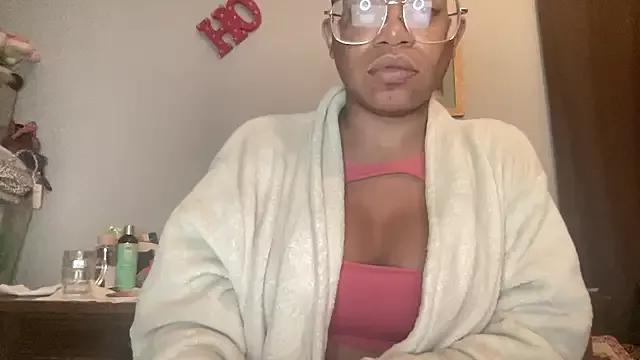 MommyConfident from StripChat