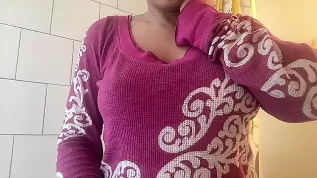 MommyConfident from StripChat