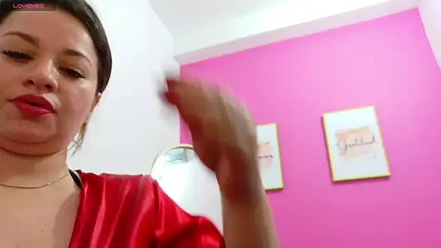 MommyHelpsmee from StripChat