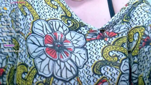 MommyHelpsmee from StripChat