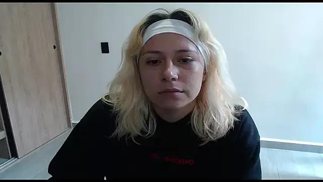 MommyMiaWs from StripChat