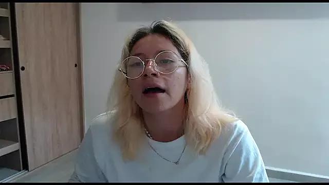 MommyMiaWs from StripChat