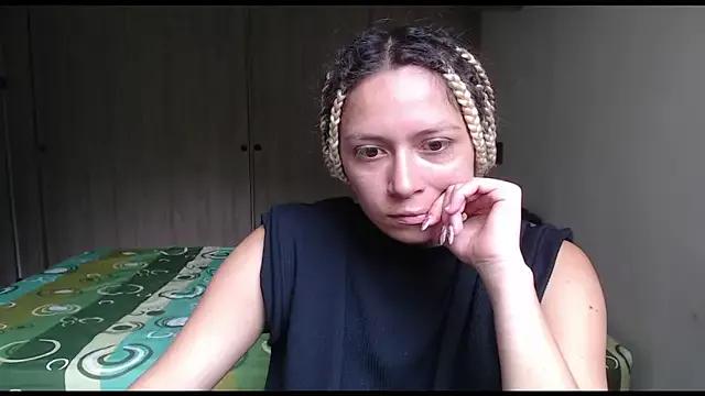 MommyMiaWs from StripChat