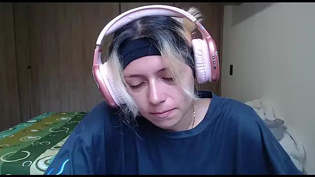 MommyMiaWs from StripChat is Freechat