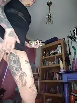 MommyMisfit from StripChat
