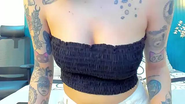 Momo_Mizuki from StripChat