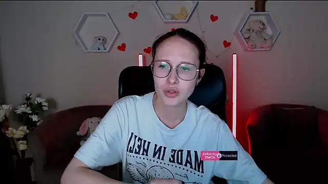 mona_cloud from StripChat is Freechat